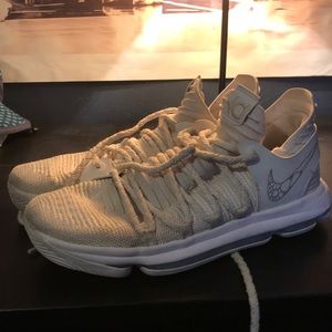 Basketball shoe- KD 10 all white